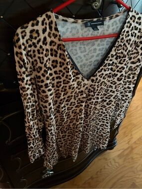 INC International Concepts Leopard Print V-Neck Top in Tan and Black size Large